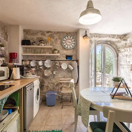 Dalmatinska Kuca * Makarska