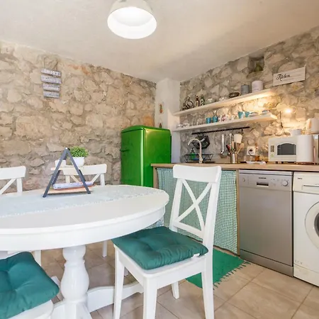Nyaraló Dalmatinska Kuca Makarska